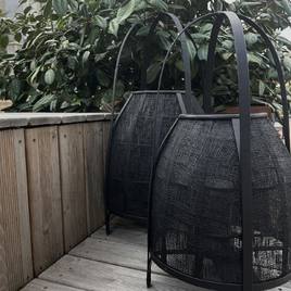 ✨ Lanternes Noires pour Intérieur & Extérieur✨

Ajoutez une touche d'élégance et de mystère à vos espaces avec nos magnifiques lanternes noires ! 🖤 Que ce soit pour illuminer votre terrasse ou créer une ambiance cosy à l'intérieur, elles s'adaptent à toutes vos envies.

📏 *Disponible en plusieurs tailles*
🏡 *Pour l'intérieur et l'extérieur*