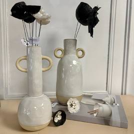 Égayez votre intérieur avec nos vases dans les tons de blanc et beige, pour une touche de sophistication et de moderne.